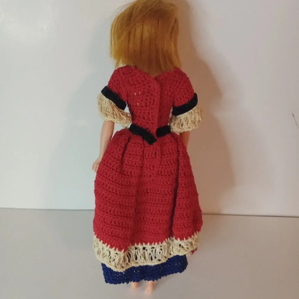 Vintage Bicentennial Betsy Ross Doll w/Crocheted Dress & Flag - Picture 5 of 9